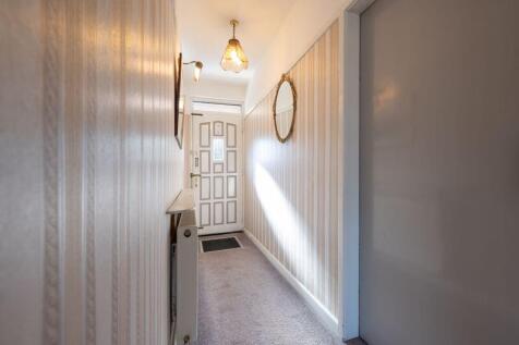 SPACIOUS ENTRANCE HALL