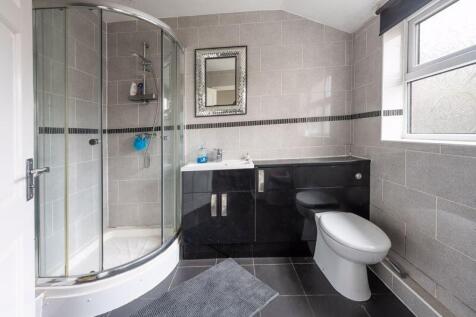 GROUND FLOOR NEWLY FITTED SHOWER ROOM