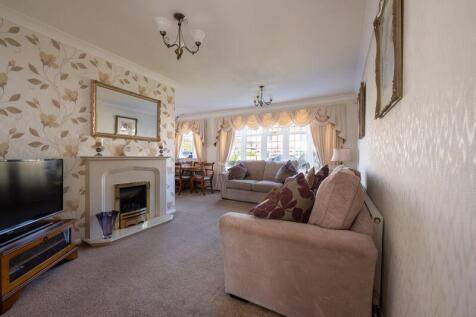 &#39;L&#39; SHAPED LOUNGE/DINING AREA...