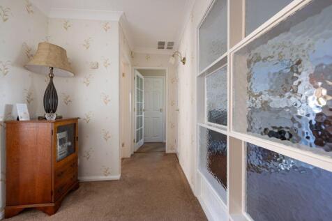 &#39;L&#39; SHAPED RECEPTION HALLWAY