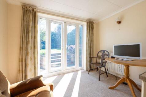 REAR LOUNGE 