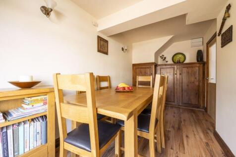 DINING ROOM (2)