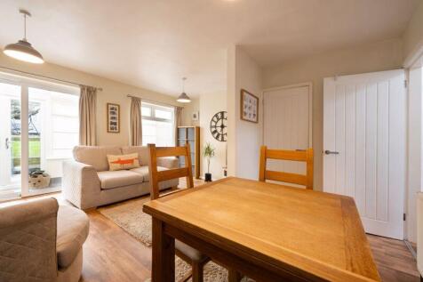 DINING AREA onto LOUNGE (2)