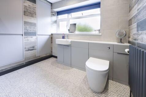 HOUSE SHOWER ROOM