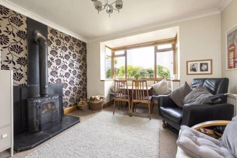 FRONT LOUNGE (2)