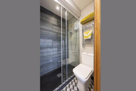 EN SUITE SHOWER ENCLOSURE