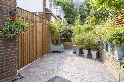 FRONT GARDEN AREA