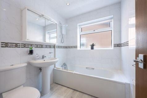 HOUSE BATHROOM (SIDE)