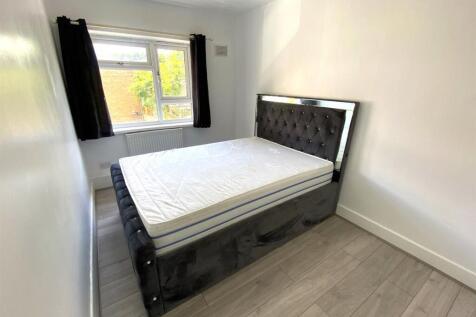 Bedroom 1.JPG