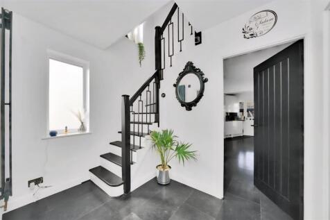 Screenshot_20250310_154129_Rightmove(1)(1).jpg