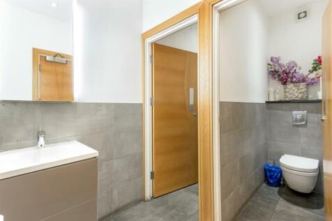 Toilet.jpg
