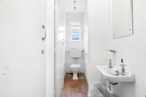 Toilet.jpg