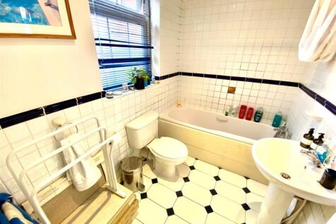 65A Bath.jpg