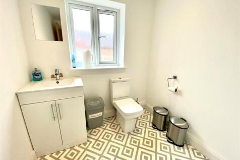 Bathroom 136B.jpg