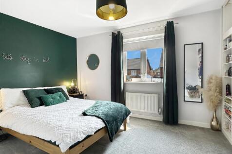 Bedroom 1 (2)