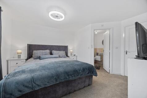 Master Bedroom to Ensuite