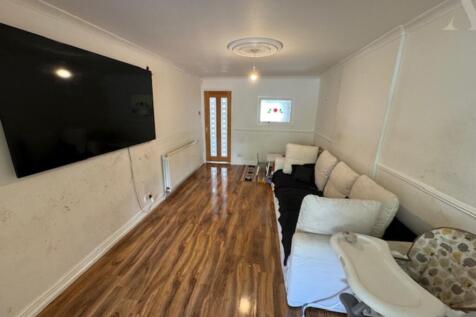 Manor gardens lounge
