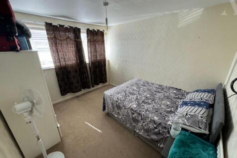 Manor gardens bedroom 1