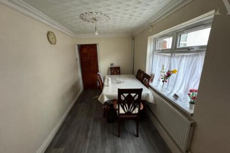 193 Banks Road reception 3