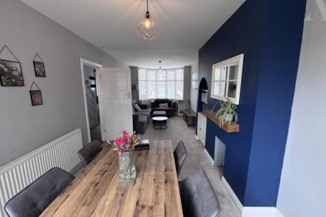 20 Jeremy Grove Lounge 2
