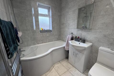 20 Jeremy Grove Bathroom