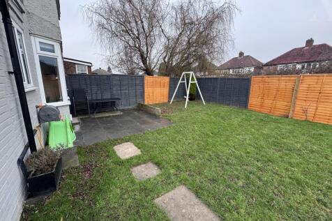 20 Jeremy Grove Garden 2