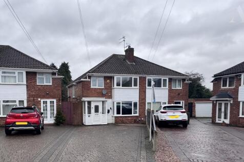 26 Quinton Close frontage x 3