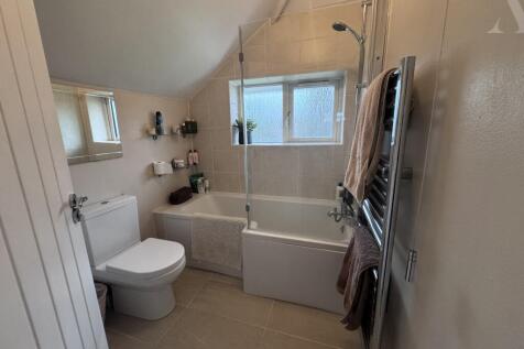 26 Quinton Close bathroom