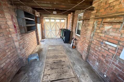 50 Walford Drive garage
