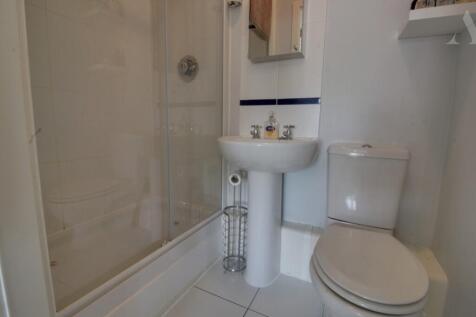 Flat 31 Tudor Coppice ensuite