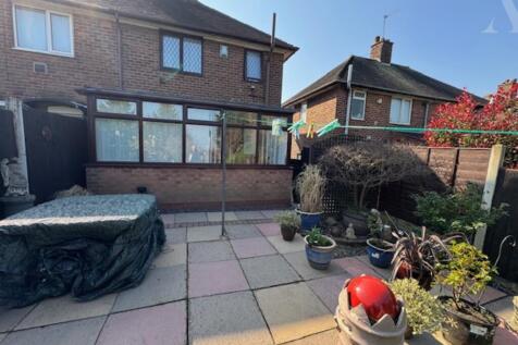 36 Orpwood Road garden 2