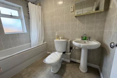 117 Audley Road bathroom