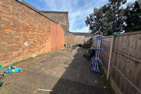 woodwells rear garden 2