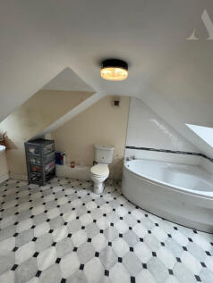 5 azalea loft room bathroom