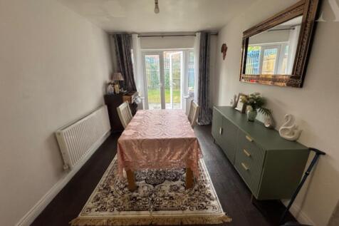 7 Azalea dining room