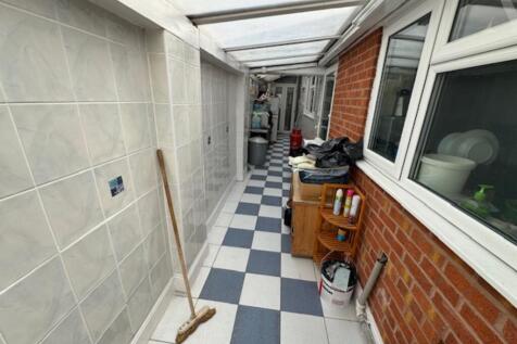 13 Monk Road lean to utulity room