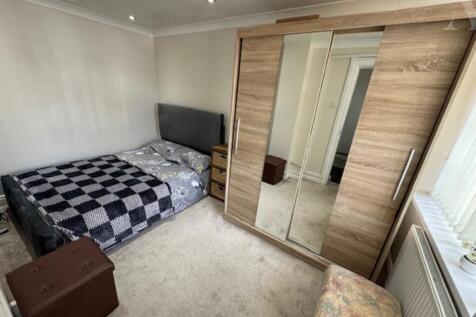 10 Stetchford Road bedroom 1