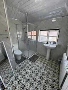 10 Stetchford Road bathroom