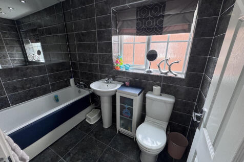 5 Somerton Road  Bathroom