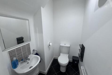 5 Somerton Road  guest wc