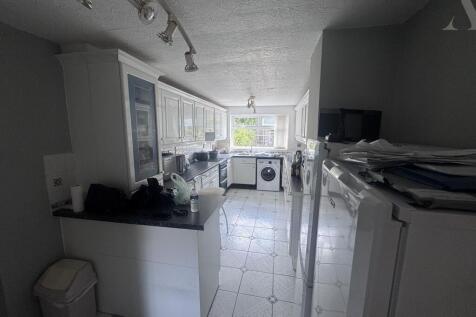 14 Quinton Close Kitchen 2