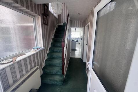 14 Quinton Close Hallway