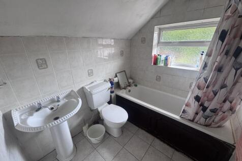 14 Quinton Close Bathroom