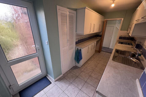 3 Gaydon Road ~Kitchen