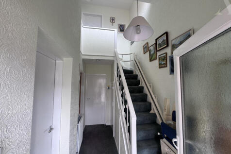 3 Gaydon Road ~hallway