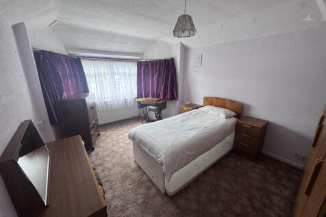 3 Gaydon Road ~bedroom 1