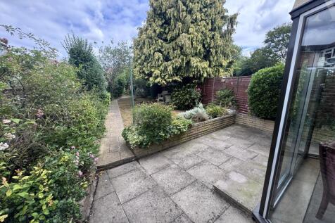 3 Gaydon Road ~garden