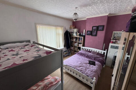 25 cotterills ave bedroom 1
