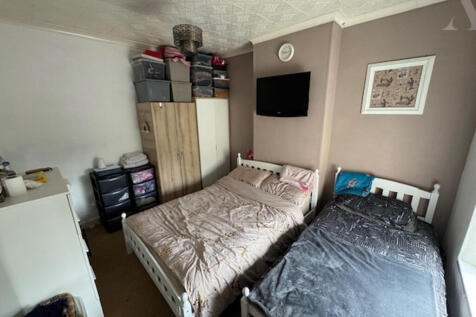 25 cotterills ave bedroom 2
