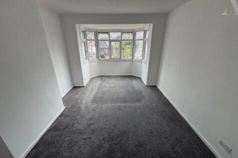 62 Sandhurst Avenue - bedroom 1